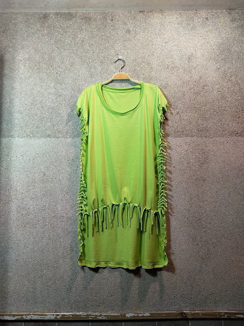 [Seasonal sale] Green untrimmed fringed cotton T-shirt - เสื้อยืดผู้หญิง - ผ้าฝ้าย/ผ้าลินิน สีเขียว