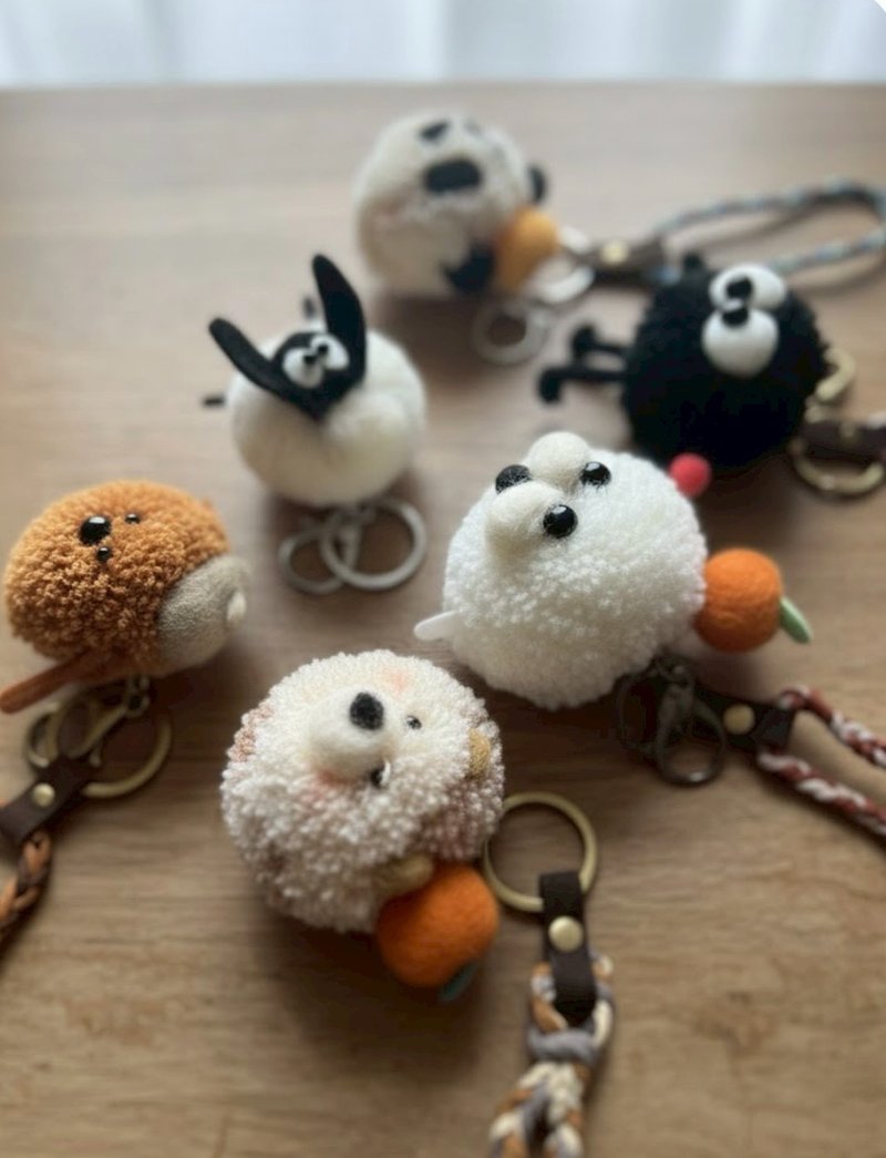 Animal Plush Ball - Phone Lanyard or Name Keychain - อุปกรณ์เสริมอื่น ๆ - วัสดุอื่นๆ สึชมพู
