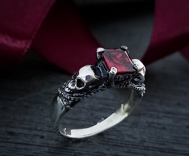 Goth ring - Sterling Silver Dark Gothic Skull Engagement Ring - Shop  Fantasy Rings General Rings - Pinkoi