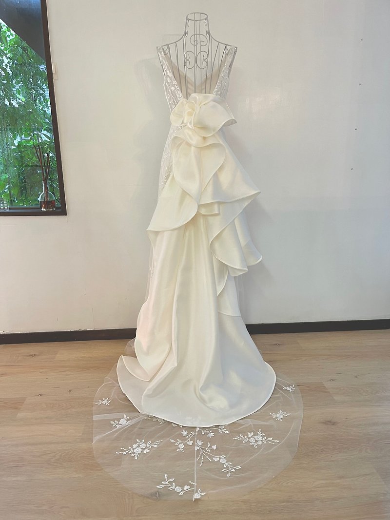 3Dミカドフリルバックトレーン - ドレス - その他の素材 