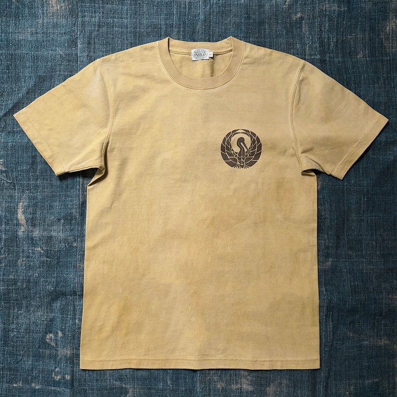 MajorFolk 植物染 石榴皮染 型染仙鶴 dyeing蛋黃色短袖男TEE - 男 T 恤 - 棉．麻 