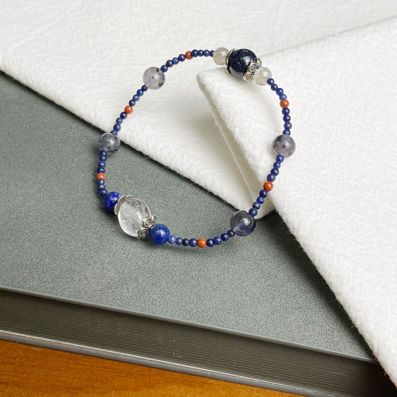 Lapis Lazuli Red Stone White Crystal Natural Crystal Japanese Handmade Gift Energy Stone Bracelet Eyebrow Wheel - สร้อยข้อมือ - คริสตัล สีน้ำเงิน