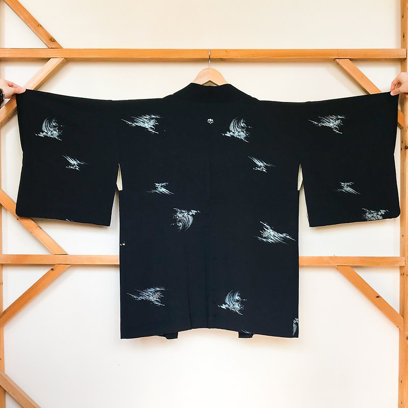 Kimono / Black Haori (Waves) - เสื้อแจ็คเก็ต - ผ้าไหม สีดำ