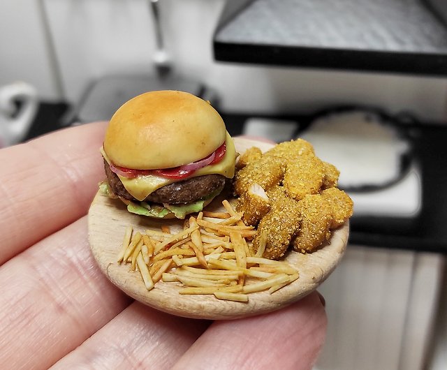 Realistic mini food for Doll Miniature Burger with Fries and sauce Dollhouse miniatures handmade of polymer clay Fastfood McDonalds