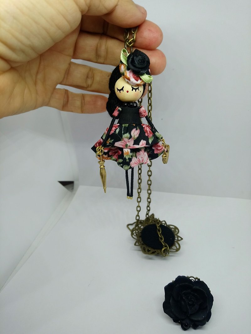 doll necklace - 項鍊 - 木頭 黑色