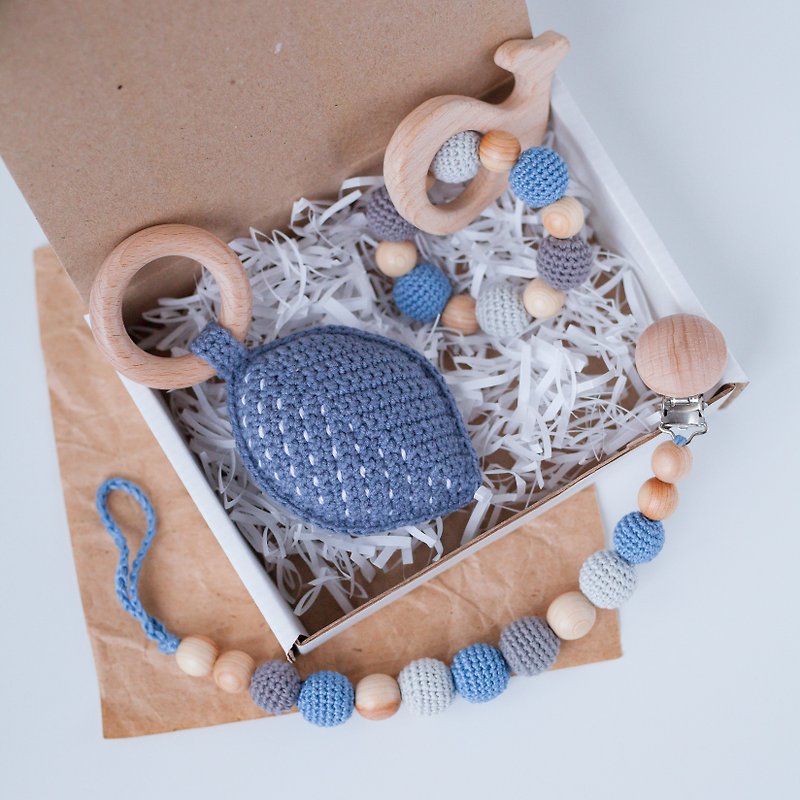 Blue Gray Baby Gift Box: Leaf Rattle Toy, Teething Ring and Pacifier Clip Holder - ของขวัญวันครบรอบ - ไม้ สีน้ำเงิน
