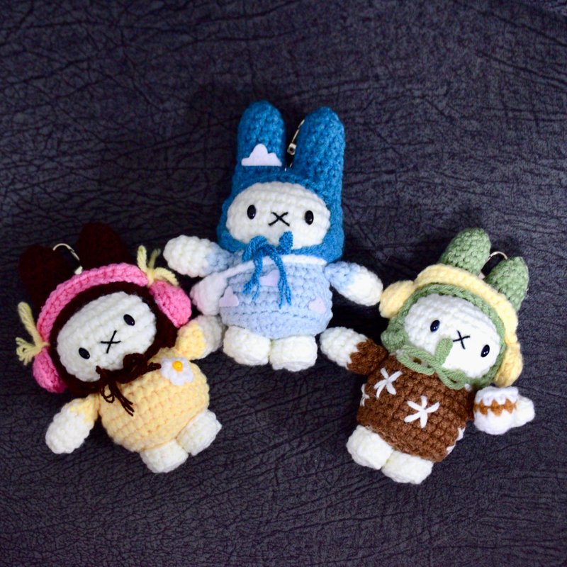 Miffy Bunny Crochet Keychain - พวงกุญแจ - เส้นใยสังเคราะห์ หลากหลายสี