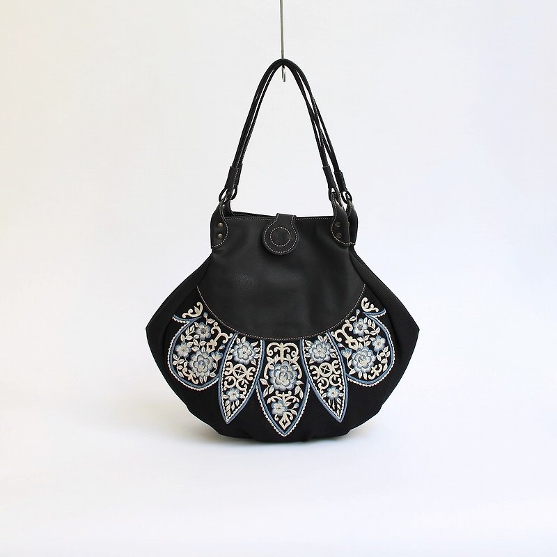 Lace 4-color embroidery, drop tote bag, blue / silver - Handbags & Totes - Genuine Leather Black
