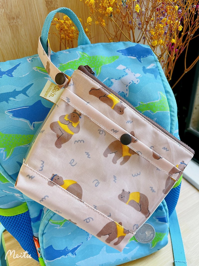 Waterproof Storage Bag Hanbu Bear Love Sports Medicine Bag Cosmetic Bag - กระเป๋าเครื่องสำอาง - วัสดุกันนำ้ สึชมพู