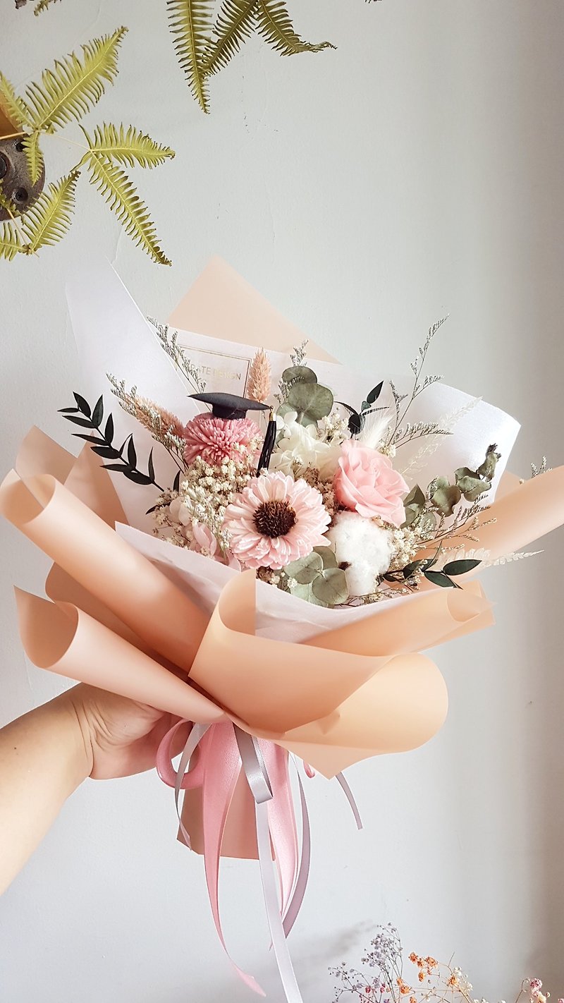 Haizang Design│Milk tea powder sunflower. Graduation Bouquet/Valentine's Day Bouquet/Dry Bouquet - ช่อดอกไม้แห้ง - พืช/ดอกไม้ สึชมพู