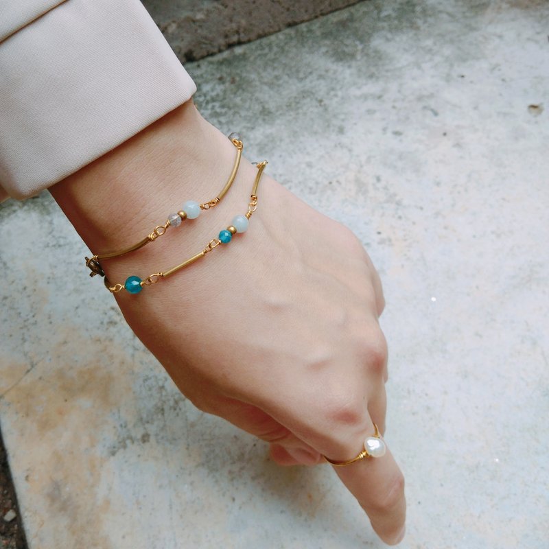 [Fairy] Bracelet / Aquamarine Labradorite / Faceted Stone/ Non-fading Bronze/ Hand Winding - Bracelets - Crystal Blue