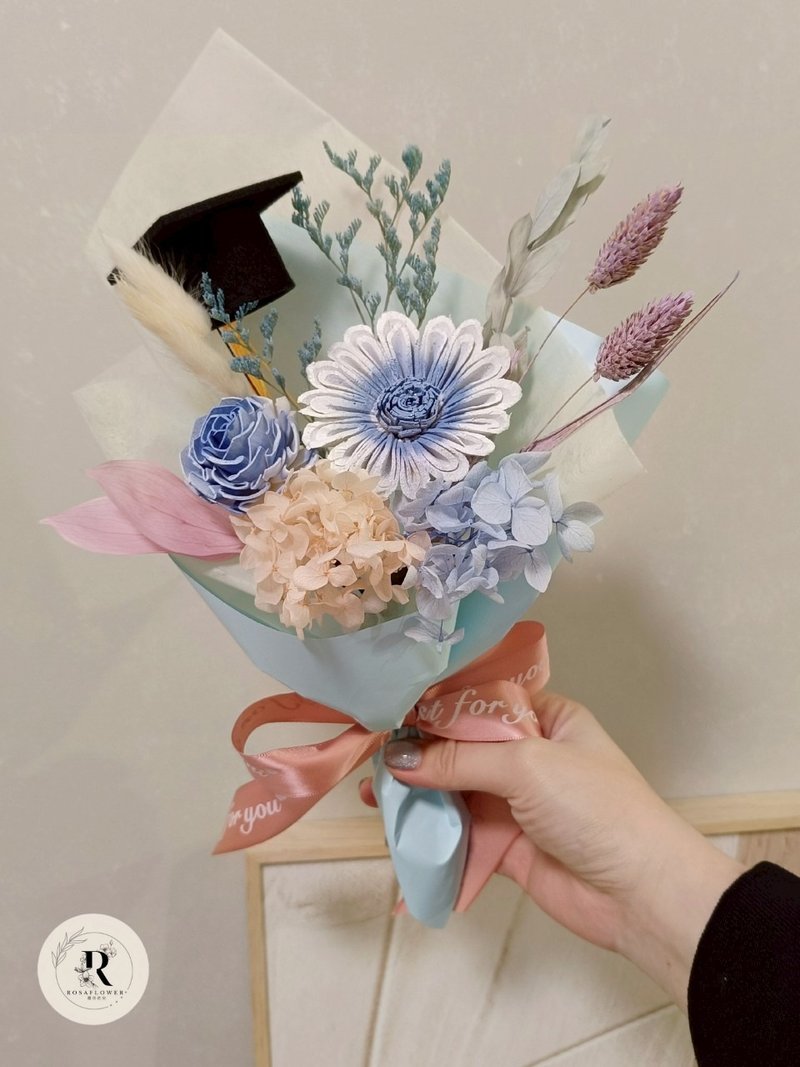 蘿莎花兒 漸層天藍非洲菊索拉花 畢業小花束 - 乾燥花/永生花 - 植物．花 