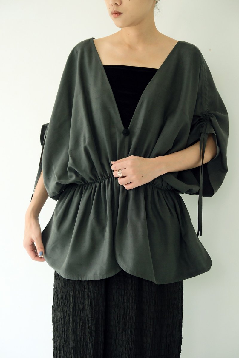川 衣 WEAR BEING  蠶絲V領抽繩縮腰上衣  灰藍 - 背心/無袖上衣 - 棉．麻 灰色