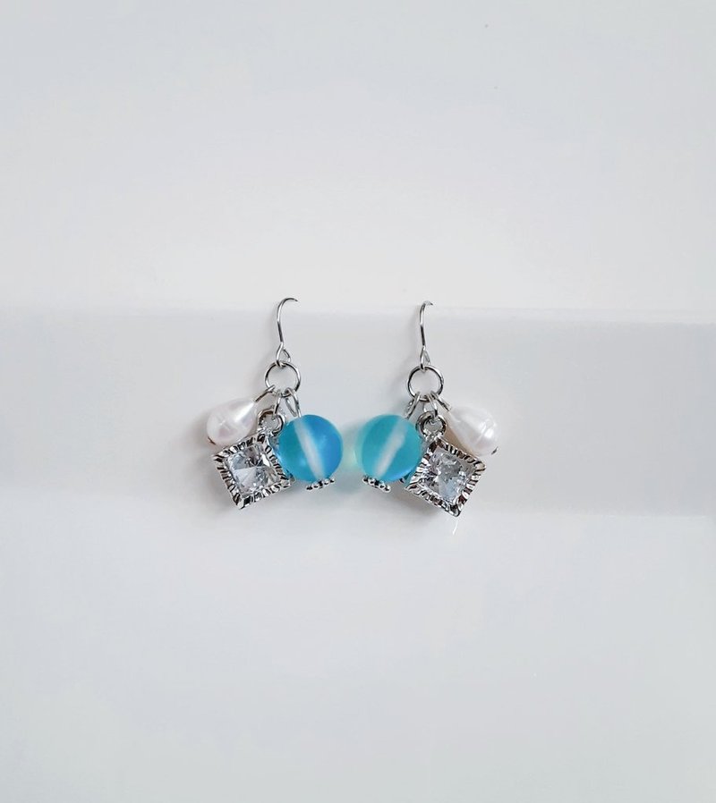 Zirconia-style square charm, freshwater pearl and lunar flash earrings, aqua blue, pearl, glass, birthday gift, hypoallergenic, can be changed to earrings or Clip-On - Earrings & Clip-ons - Glass Blue