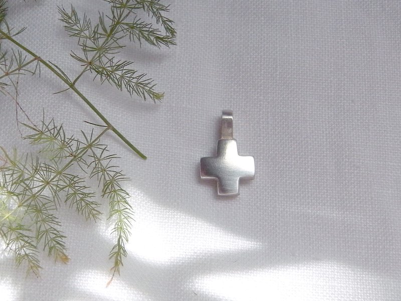 小十字 | 純銀項鍊墜子 |含16吋銀鍊 - 項鍊 - 純銀 銀色