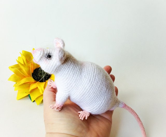 デジタル】かわいいリアルなおもちゃのネズミのかぎ針編み