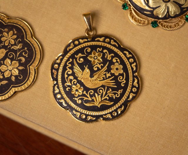 Spanish Antique Damascus 24K Metal Inlaid Flower and Bird Totem Gold-plated  Bracelet - Shop Vintage Jewelry Kiosk Bracelets - Pinkoi
