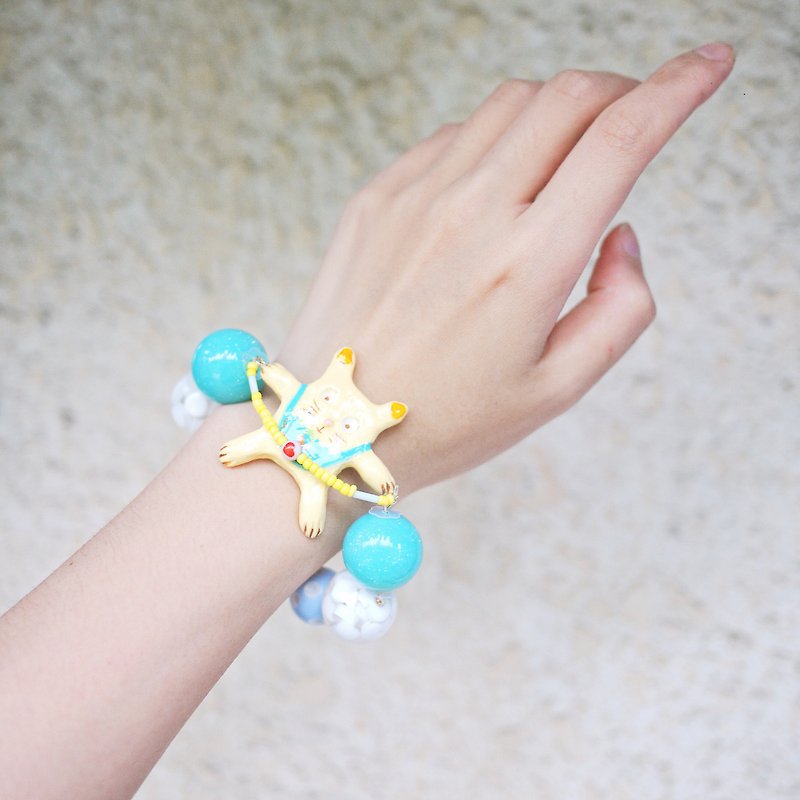 Summer cute jump rope cat clay hand made beaded bracelet bracelet - สร้อยข้อมือ - ดินเหนียว สีน้ำเงิน