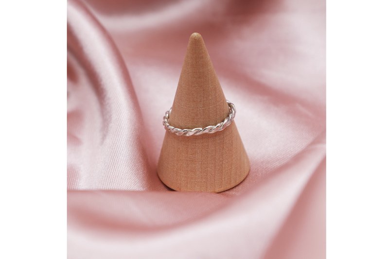 Art Point Simple Ring - Double Twisted Band - แหวนทั่วไป - เงินแท้ สีเงิน