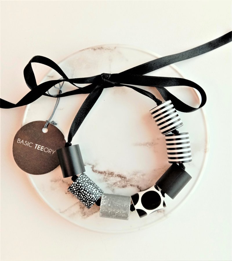 Paper art necklace_Classic black and white_OSSO short necklace free shipping - สร้อยคอ - กระดาษ สีดำ