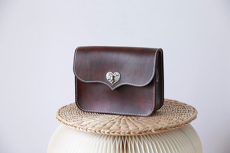Pure hand-dyed and hand-sewn vegetable tanned leather, vintage leather square bag, saddle bag, heart-shaped twisting chocolate - Messenger Bags & Sling Bags - Genuine Leather Brown