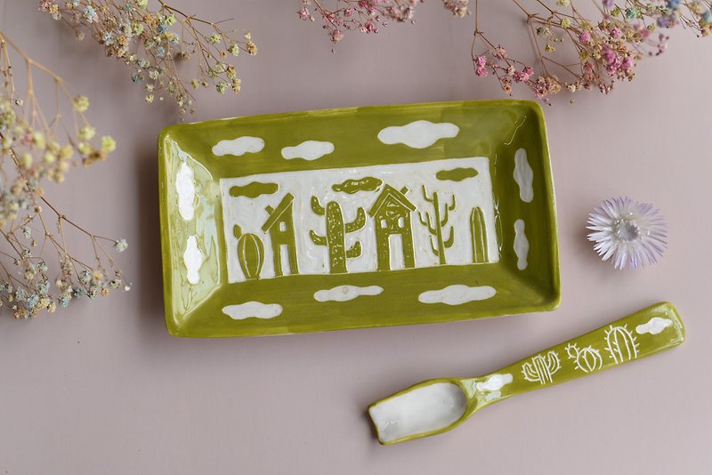 Hand-carved pottery plate with cactus pattern and spoon - จานและถาด - ดินเผา 