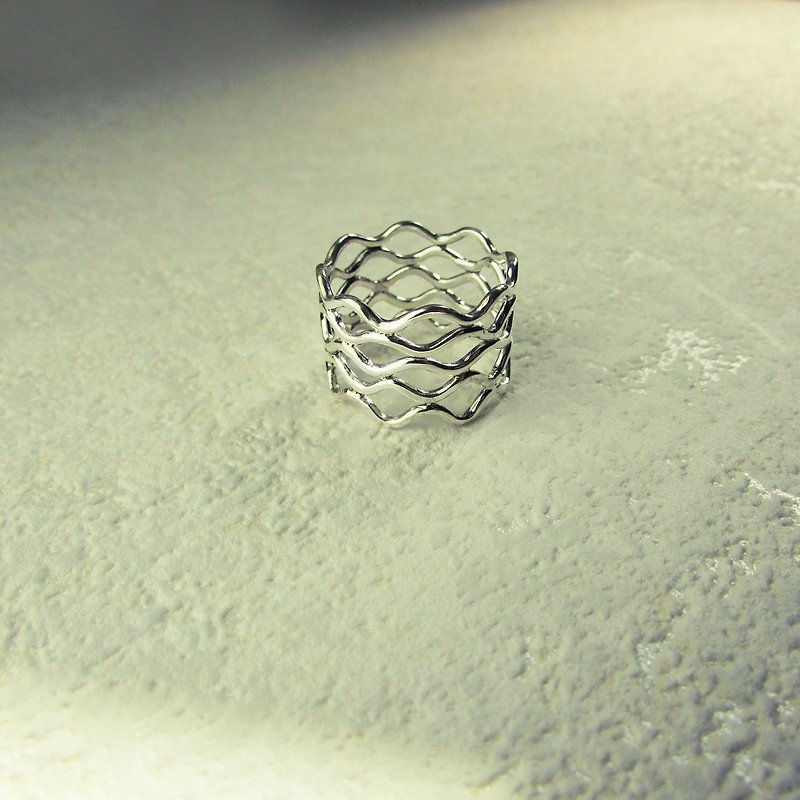 wave a ring | mittag jewelry | handmade and made in Taiwan - แหวนทั่วไป - เงิน สีเงิน