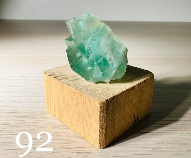 香華嶺石92号小虹入りヒノキ下地原石鉱石水晶鉱石標準水晶鉱石 香華嶺石92号小虹入りヒノキ下地原石鉱石水晶鉱石標準水晶鉱石