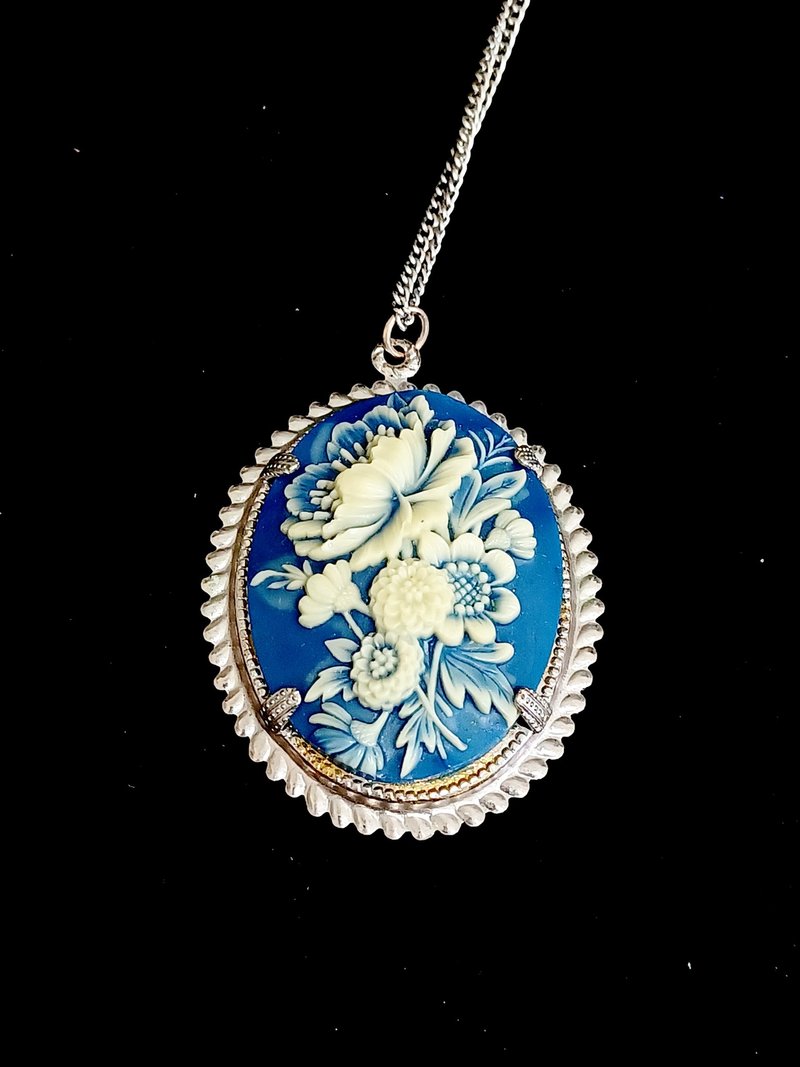 vintage jewelry classical three-dimensional plastic relief flower necklace - สร้อยคอ - โลหะ 