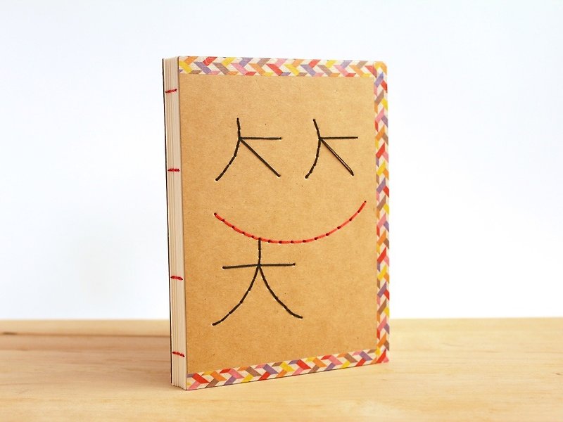 Handmade A6 Notebook - The Smizing Man  (手工缝制小本子 － 笑人） - สมุดบันทึก/สมุดปฏิทิน - กระดาษ สีนำ้ตาล