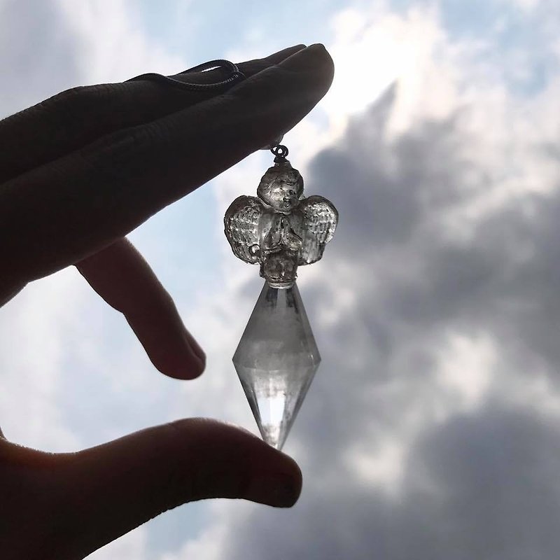 【Lost And Find】Natural clear quartz angel necklace - Necklaces - Gemstone White