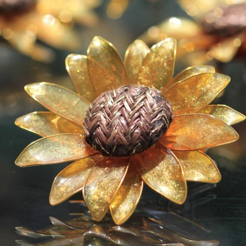 Sunflower Brooch (with hair clip) - เข็มกลัด - เรซิน สีเหลือง