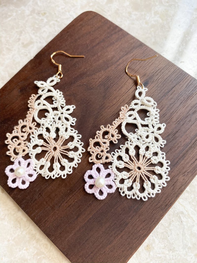 精緻手工梭織耳環 Tatting earrings 耳針 耳鈎 耳環 梭織 編織 - 耳環/耳夾/耳骨夾 - 棉．麻 白色