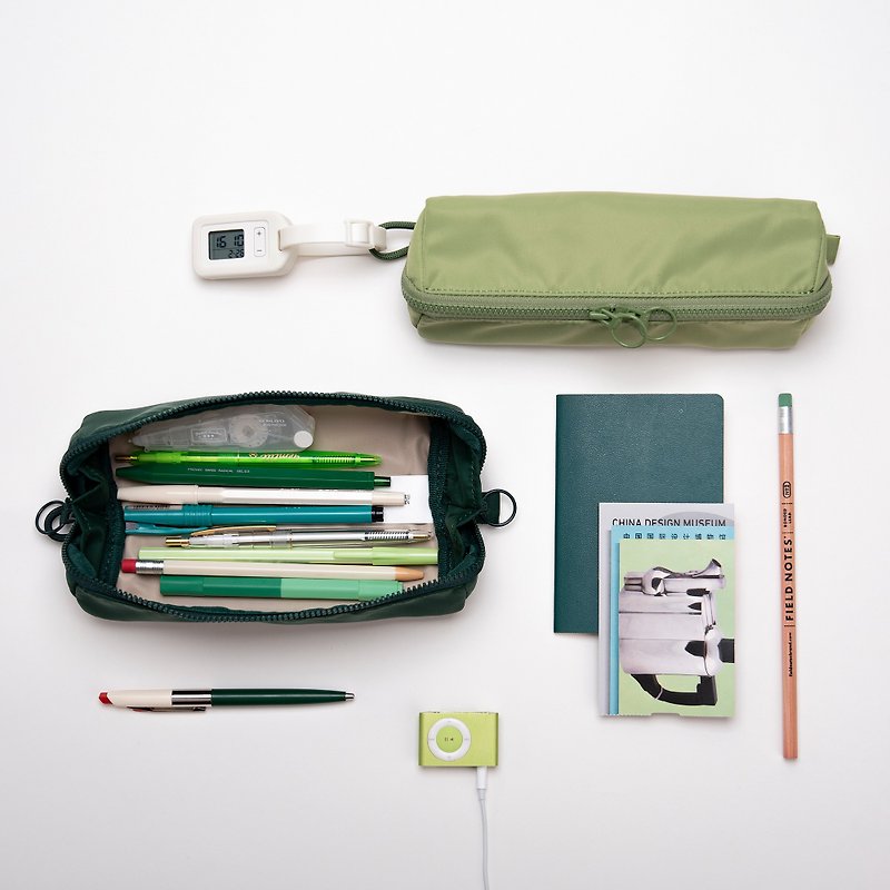 Pouch+ 防潑水收納筆袋 復古純色 大開口 大容量 牛油果綠 - 鉛筆盒/筆袋 - 尼龍 