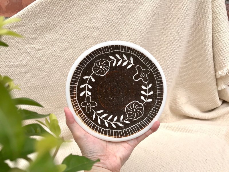 Hand-drawn blank text blue wind engraved series dessert plate flower birthday gift/Christmas gift - จานและถาด - เครื่องลายคราม หลากหลายสี