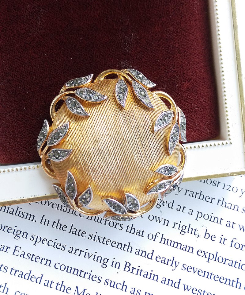 Vintage Jewelry 西洋古董飾品 Trifari Garden of Eden 別針 - 徽章/別針 - 其他金屬 金色