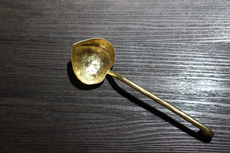 手工黃銅桃子勺/心型勺/湯勺/裝飾勺 - 刀/叉/湯匙/餐具組 - 其他金屬 金色