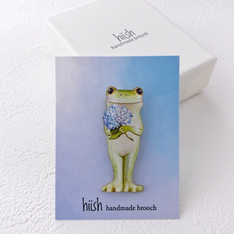 Hydrangea and frog brooch - Brooches - Resin Green