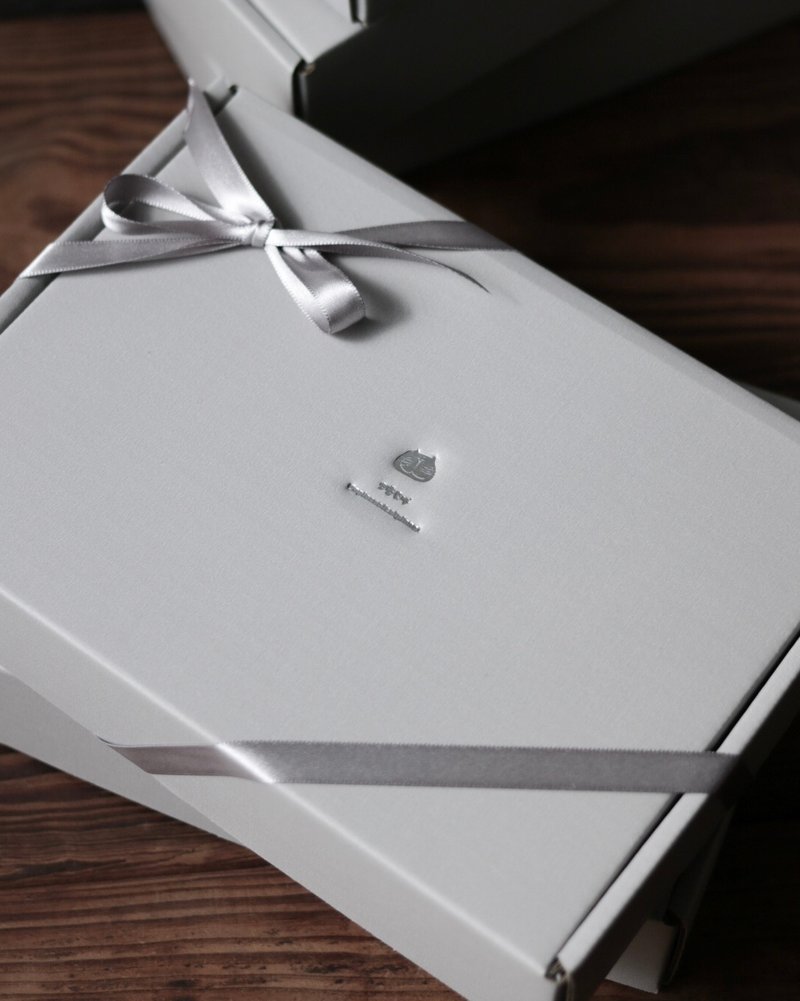 Add to purchase l Branded hot stamping gift box packaging l Customized logo can be made for large quantities - Other - Paper White