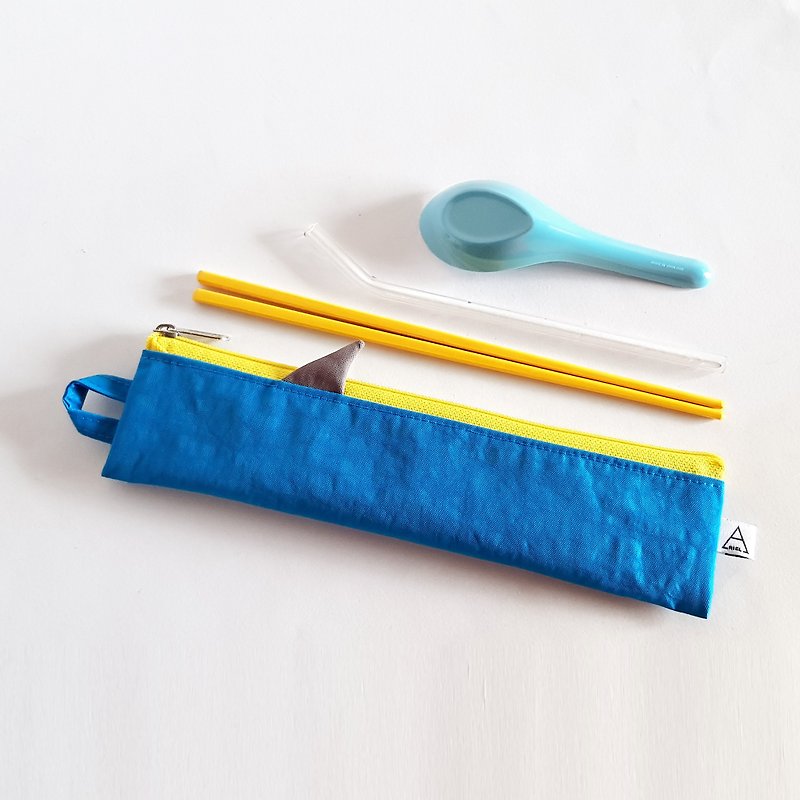 鯊魚來了環保餐具袋/單人/藍海鯊魚【禮物/送禮】 - 筷子/筷子架 - 棉．麻 藍色
