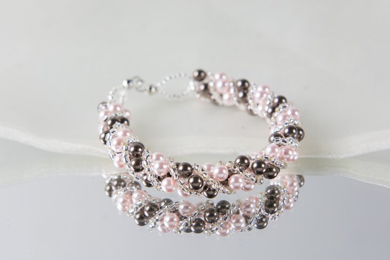 Pink pearl twisty swarovski pearl bracelet, 7 inches and 2 inches chain - สร้อยข้อมือ - ไข่มุก สึชมพู