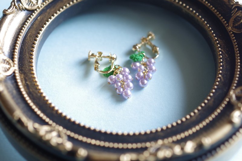 9月 ぶどうのイヤリングまたはピアス クイーンニーナ - 耳環/耳夾 - 棉．麻 紫色