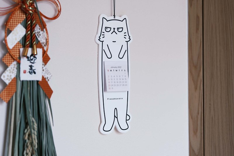 World-weary cat 2022 wall-mounted calendar can be used as a memo board