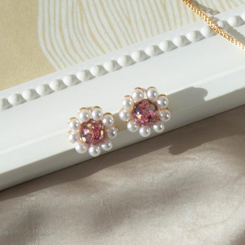 Daisy Snowball Earrings - 耳環/耳夾 - 玻璃 粉紅色