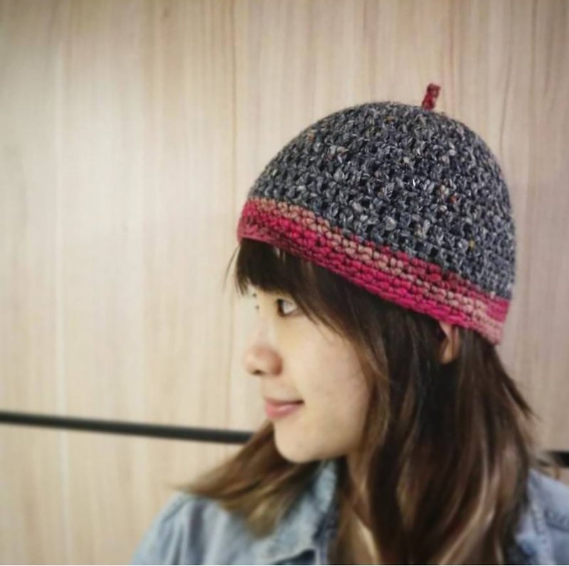 I am a melon leather hat rock gray X gradient pink hand-woven wool hat Christmas contrast - หมวก - ขนแกะ สีแดง