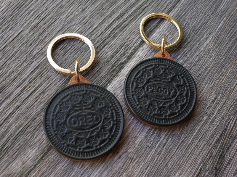 OREO-Chocolate Flavor Shape EasyCard Chip Pendant Customized Name Shape EasyCard - ที่ห้อยกุญแจ - หนังแท้ สีดำ