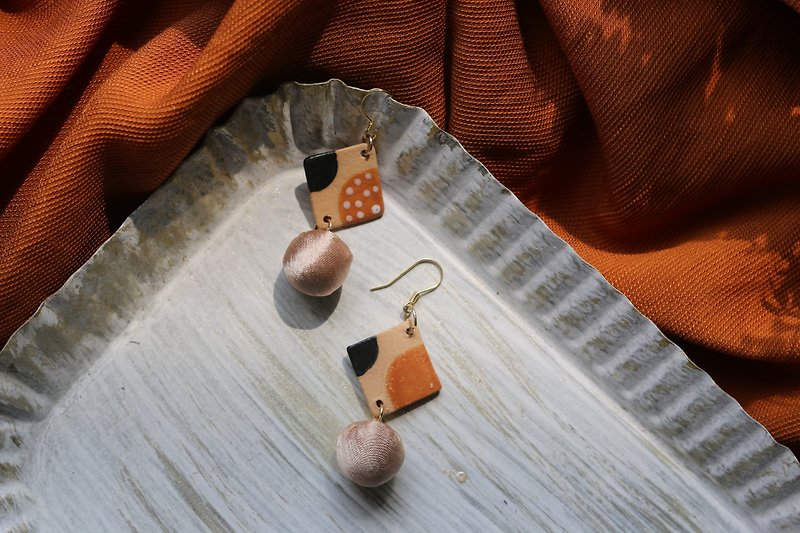 バレンタインデーの贈り物手作りのセラミックボールヒット色の正方形のベルベットの耳のクリップイヤリング純粋なシルバー