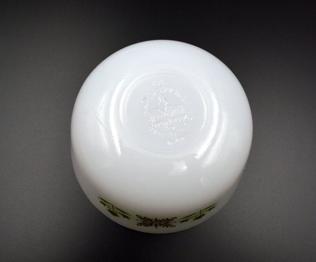 FIRE KING Milk White Glass Single Handle Soup Bowl 60s Antique Glass  Products Milk Glasses Bowl - Shop Mr.Travel Genius Antique shop Bowls -  Pinkoi