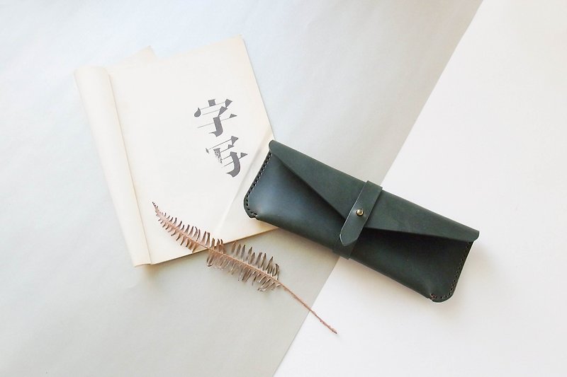 Classic leather flying pencil case - pine green - กล่องดินสอ/ถุงดินสอ - หนังแท้ สีเขียว