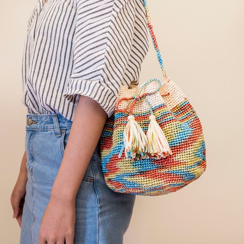 Hand-woven bag - Rafi grass bucket shoulder bag - กระเป๋าแมสเซนเจอร์ - ผ้าฝ้าย/ผ้าลินิน สีส้ม